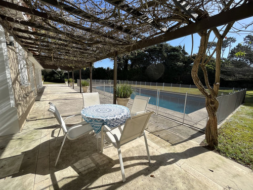 Casa De Lujo Con 6 Dormitorios En Alquiler, Punta Del Este (ref: Iea-1870)