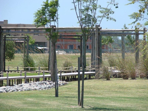 Lencke Vende - Muy Buen Lote En Albanueva Con Fondo Orientado Al Norte