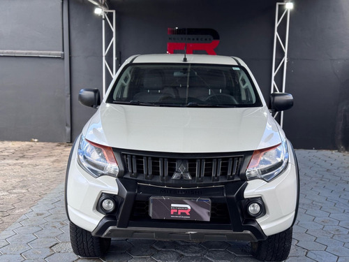 Mitsubishi L200 Tri. Outd. GLX 2.4 CD 4x4 Die. Mec.