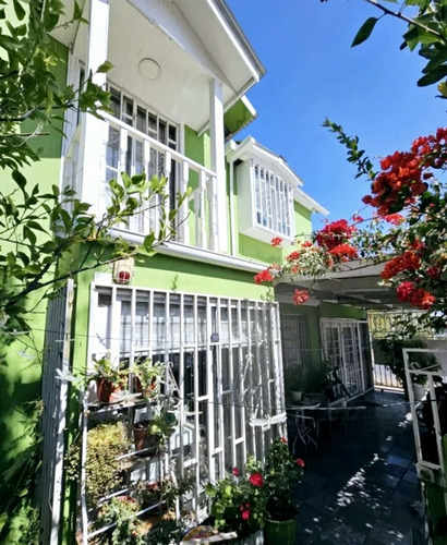Casa En Venta De 4d 2b Y Local Comercial En La Pintana