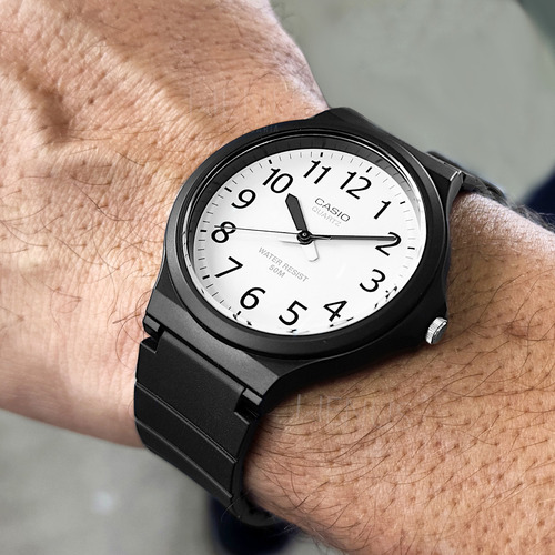 Relógio De Pulso Casio Com Corria De Resina Cor Preto - Fondo Branco