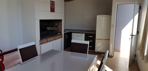 Casa En Ramos Mejía Sur Venta 5 Amb. + Playroom