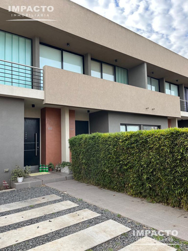 Duplex En Venta Cañuelas Centro Con Cochera Y Patio