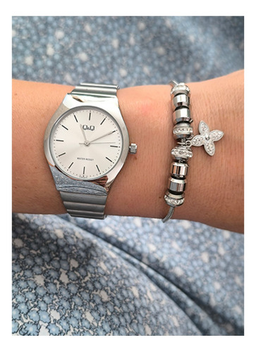 Reloj Para Mujer Q&q Q72b-001py Q72b-001py Plateado