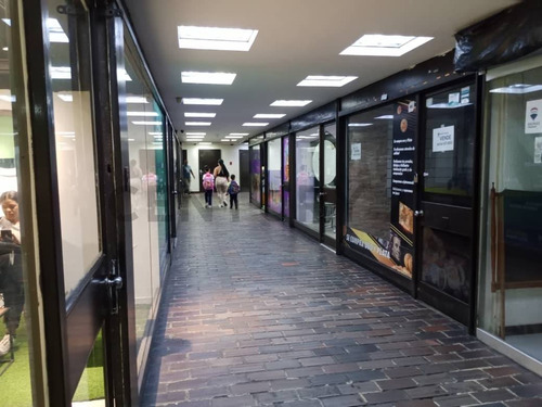 Cs - Alquiler Local Comercial. Centro Comercial La Pirámides