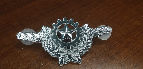Breve Metal Caatinga Prata Faltando Um Pino Raridade