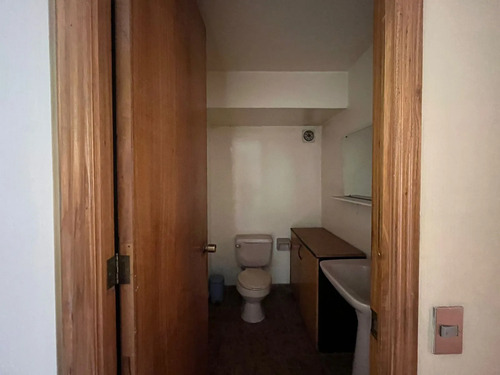 Oficina Con Recepción Y 2 Privados En Centro Valparaíso