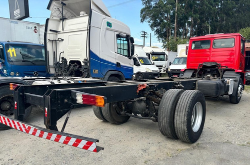 Mb Atron 1719 4x2 2014 Baú Manub Caminhões