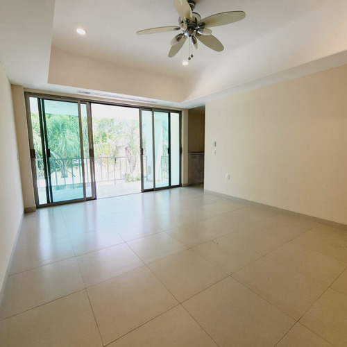 Casa En Venta En Veracruz Con Alberca, Fracc. Las Palmas De Medellín, Ver.