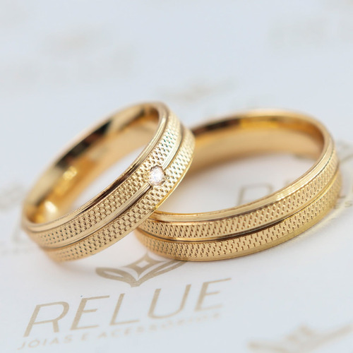 Imagem 2 de 4 de Par De Alianças Banhada Ouro 18k 5mm Friso E Recartilhada