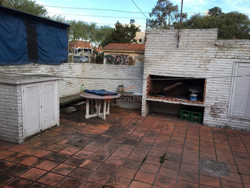 Casa En Punta Del Este, En Venta, De 3 Dormitorios En Parada 18 De Playa Mansa A Unas Cuadras Del Mar, Ideal Para Vivir Todo El Año- Ref: 26606