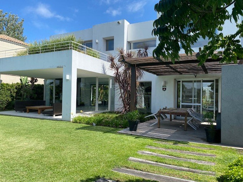 Casa  En Venta  En Santa Barbara, Tigre, G.b.a. Zona Norte