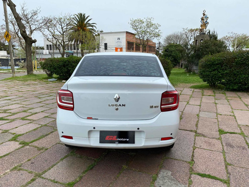 Imagen 8 de 16 de Renault Logan 2016 1.6 Privilége 105cv