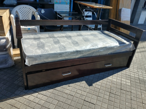 Imagen 1 de 10 de Divan Cama Con Carricama. Pino Lustrado.