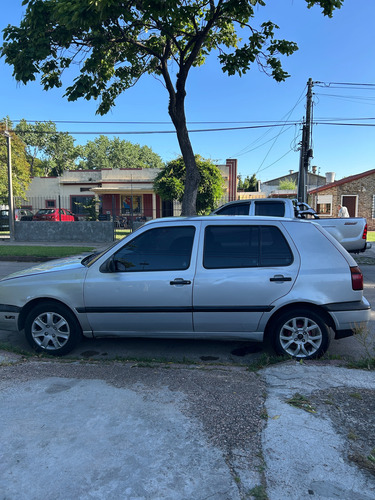 Volkswagen Golf 1.8