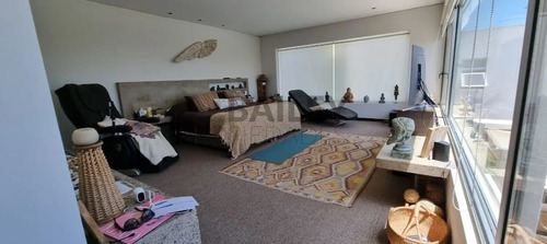 Casa En Venta De 6 Dorm. En Concón