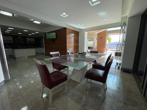 En Venta Casa 820m2 4h+s/4.5b+s/6p Lomas De Chuao