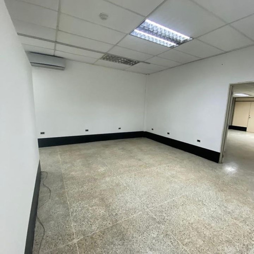 Imagen 4 de 6 de Pb Industrial En Alquiler - Urb. La Urbina.