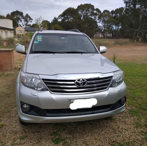 Imagen 3 de 11 de Toyota Sw4 2013 2.7 Srv Cuero Vvti 4x2 4at 5 Asientos