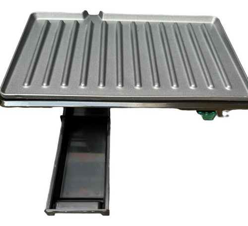 Máquina Para Hacer Panini Boma Bm-2013 Acero Inoxidable Color Plateado
