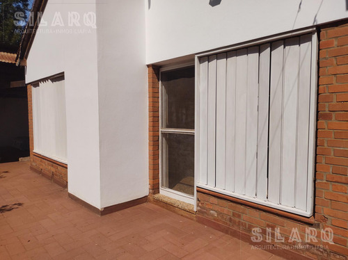 Casa En Zona Av. Quaranta Y Jaureche Sobre Calle 129
