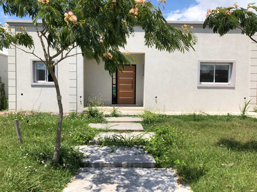 Venta Casa 4 Amb Pilar Del Este A Estrenar Interno