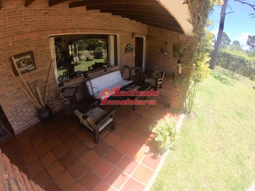 Muy Lindo Chalet De 3 Dormitorios- Ref: 6296
