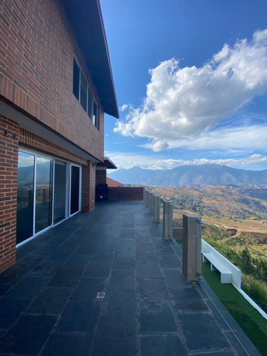 Imagen 2 de 23 de Townhouse En Urbanización Loma Linda El Hatillo Caracas