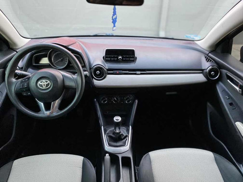 Toyota Yaris 1.5 R Le Mt 2016