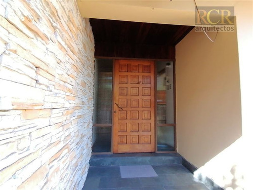 Casa En Venta De 4 Dormitorios En La Reina