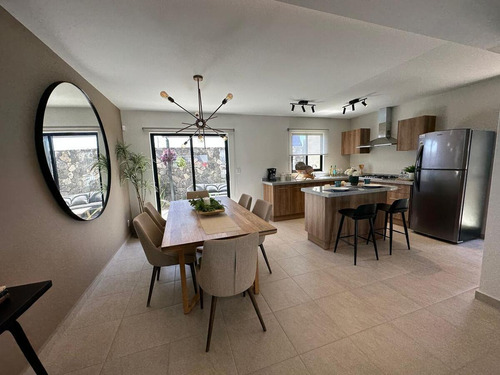 Casa En Venta En La Meseta, Zona Sonterra, 3 Recamaras, Alberca, Hermosa!