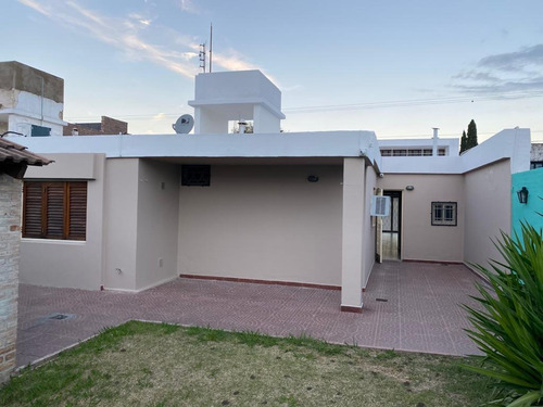 Casa + Dpto En El Cerro De Las Rosas (recién Pintada)
