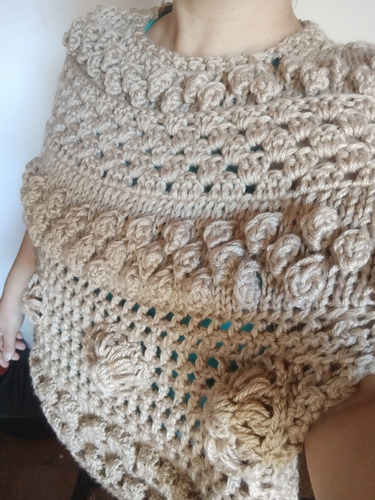 Poncho Capa Con Aberturas Estilo Sweater Tejido Artesanal