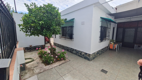 Gran Oportunidad, Casa 3 Ambientes, 2 Deptos, Cocheras !!