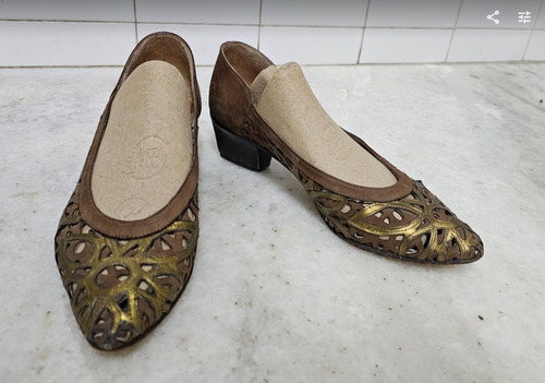 Zapatos De Cuero Calados Tostado Y Dorado, # 35, Taco 4,5cm