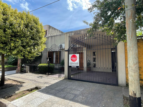 Venta Casa Apto Credito - 4 Ambientes - Centro - Luján