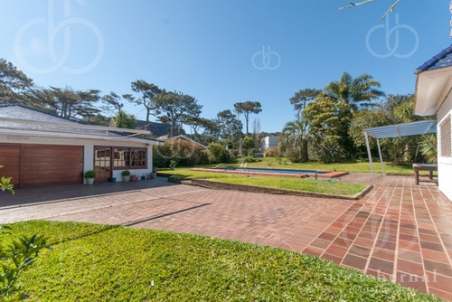 Punta Del Este, Casa En Mansa, 4 Dormitorios Y Piscina. - Ref: 43552