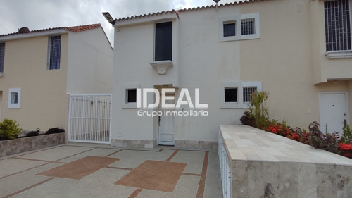 Ideal Vende Town House De 75 M² De Construccion Y De Terreno 166 M² En Conjunto Privado Paycla Tucacas