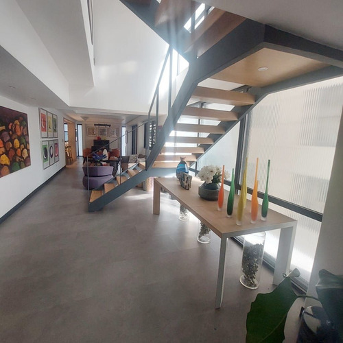 Moderno Y Hermoso Apartamento Remodelado Tipo Loft En Venta En Calle Tranquila De Naco