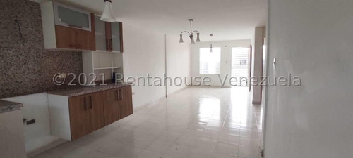 Imagen 16 de 30 de Casas En Venta En Intercomunal Cabudare Estado Lara Cod Flex Ref # 22-99 / 0 4 1 2 1 5 1 8 8 9 3 / Mr