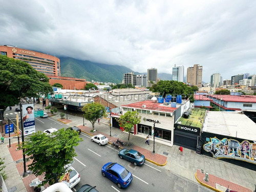 Ms: 24-7875. Vendemos Edificio Comercial En La Av. Ppal De Chacao. A=1287 M2, 4b, 13p.