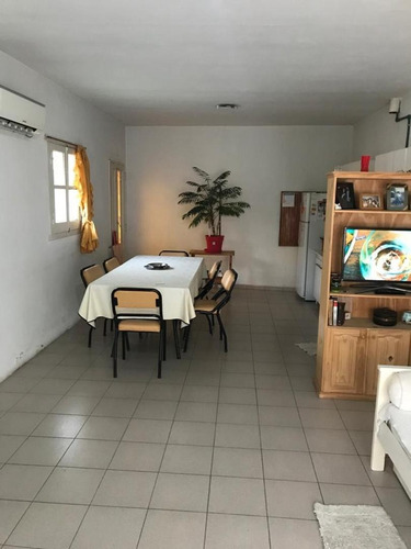 Imagen 3 de 11 de Casa Ideal Para Dos Familias