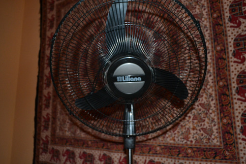 Ventilador De Pie Liliana Vprn20 Orbital Con Repeler 45 Cm Negro Negro Plástico 3 (Usado)