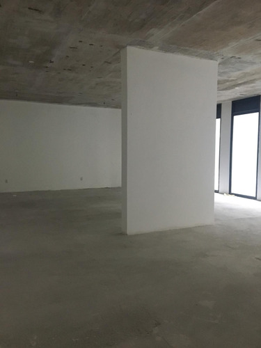 A Estrenar, Local Gran Vidriera U$d 125400