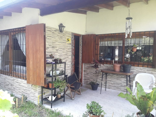Latorre Prop. Vende Chalet De 4 Amb Con Hermoso Parque + Depto En El Fondo