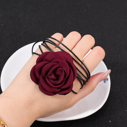 Gargantilla Sexy Rosa Con Cuello De Piel Y Flores