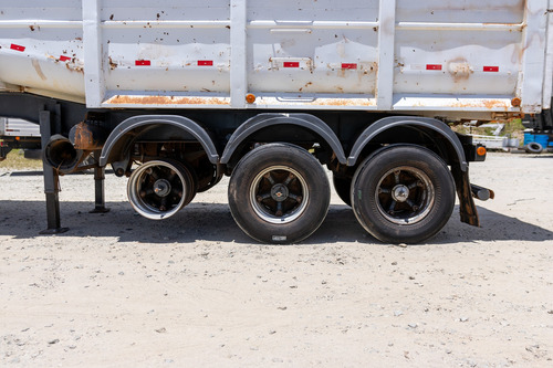 Carreta Caçamba Randon Ls 3 Eixos 25m3 Pneus Transporte