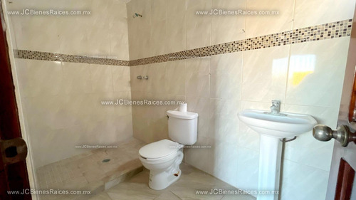 Casa En Venta Dos Niveles Col. Valente Díaz A 5 Minutos Del Aeropuerto.