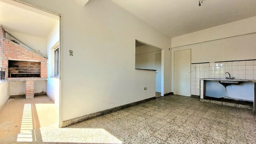 Venta Depto Piso 3 Amb, Muy Amplios, Al Frente Con Balcon (108 Mt Totales)