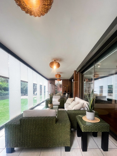 470 M2. Sofisticado Dúplex Amoblado-con Gran Jardín-5d+4b